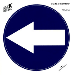 Blauer runder Aufkleber mit wei�em Pfeil nach links. Einbahnstra�en-Pfeil f�r LKW-Zubeh�r.