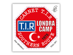 Roter, achteckiger Oldschool "Londra" Aufkleber mit wei�em "CARNET T.I.R", "LONDRA CAMP" Text und Halbmond-Stern.