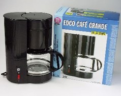 Schwarze Edco Cafe Grande Kaffeemaschine mit Glaskanne und rotem Ein-/Ausschalter, daneben die blaue Produktverpackung.