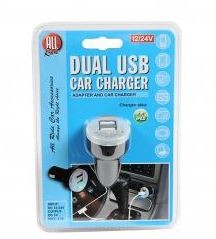 Graues Dual USB Kfz-Ladeger�t f�r 12/24V in Blisterverpackung. Es verf�gt �ber zwei USB-Anschl�sse.