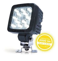 Schwarzer LED Arbeitsscheinwerfer aus Aluminium mit 12 hellen LEDs und 4000 Lumen, montiert auf silberner Halterung.