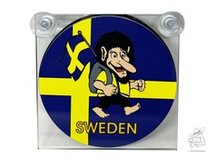 Ein Leuchtkasten mit rundem Schild, das die schwedische Flagge, einen Troll und den Schriftzug "SWEDEN" zeigt. Mit Saugern.