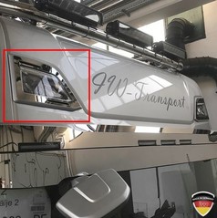 Spiegelpolierte Edelstahl-Blende f�r Zusatzscheinwerfer am Scania LKW.
