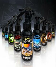 Mehrere schwarze "Cabin Refresher" Duftspray-Flaschen mit bunten Etiketten f�r verschiedene Duftrichtungen.