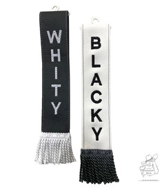 Minischals aus Kunstleder, einer schwarz mit wei�er Stickerei 