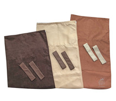 Verschiedene Innenraumgardinen aus Wildlederimitat in Braun-, Beige- und Terrakotta-T�nen mit passenden R�ckhalteb�ndern.