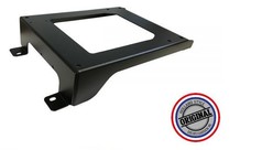 Schwarze, pulverbeschichtete tiefe Sitzkonsole von Dieselgarden mit Befestigungsl�chern.