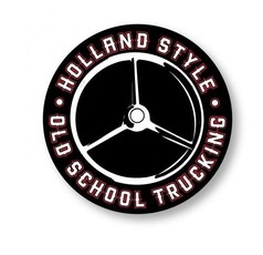 Runder Aufkleber, schwarz, mit wei�em Oldschool-Lenkrad. Text: Holland Style (wei�), Old School Trucking (rot).