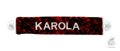 Rot-schwarz gemusterter Pl�sch-Minischal mit gesticktem Namen KAROLA und Saugn�pfen.