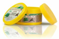 Gelber Tiegel Obenland Uni-Leder-Fit Lederpflege mit abgenommenem Deckel und einem runden gelben Schwamm.