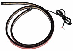 Schwarzer Ledson LED Flexistrip Arc mit gelben LEDs, rotem Klebeband und Anschlusskabel auf wei�em Hintergrund.