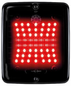 Eckige, schwarze DARK Knight Heckleuchte mit rotem Nebelscheinwerfer und leuchtenden LEDs.