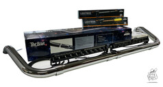 Jumbo Fischer Dachlampenb�gel aus hochglanzverchromtem Edelstahl, inklusive LED LightBar und weiteren LightBars in Kartons.