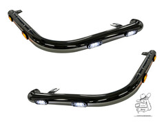 Ein Paar gl�nzende, dunkle Eckrohre f�r LKW mit integrierten wei�en und orangen LEDs.