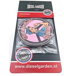 Runder Lufterfrischer "Trucker Babe Rules" mit Frauengesicht und Peace-Zeichen, Duft Cherry Blossom, verpackt.