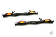 Gl�nzendes T�rrohr-Set aus Metall mit orangefarbenen LED-Lampen.