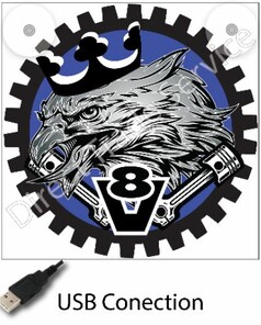 Design f�r Leuchtkasten: Gekr�nter Adler, V8-Logo und Kolben auf blauem Zahnrad-Hintergrund.