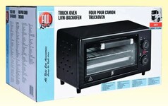 Schwarzer ALLRide LKW-Backofen mit Glast�r und Bedienkn�pfen, auf der Produktverpackung.