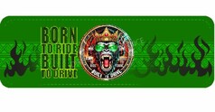 Gr�nes Dashmat mit "Born to ride Built to drive" Schriftzug, gekr�ntem Gorilla-Emblem und Flammen-Design.