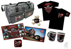 AST Fanpaket: Graue Reisetasche, schwarze T-Shirts, Pl�schb�r, wei�e Tassen, Plakate und Aufkleber mit LKW-Design.