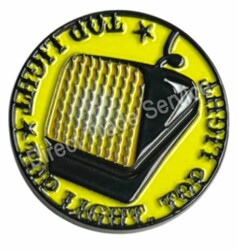 Runder gelb-schwarzer DTS PIN mit gepr�gter Toplampe und 