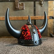 Wikingerhelm schwarz mit Scandi Pl�sch rot