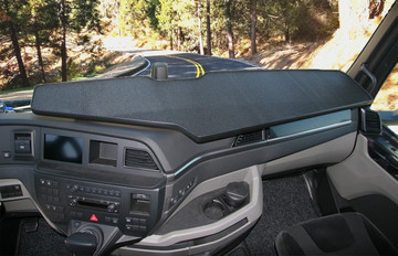 Gro�e Ablage mit gro�em Ausschnitt passend f�r MAN TGX ab Baujahr 2020