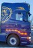 Scania R LKW-Seite mit montierten T�rrohren und leuchtender oranger LED-Beleuchtung.