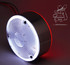 Gro�es rundes LED-Spiegellicht mit klarem Glas und Chromgeh�use. Es leuchtet wei� nach vorne und rot zur Seite.