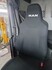 Schwarzer Stoff-Sitzbezug f�r MAN LKW-Sitz mit MAN-Logo auf der Kopfst�tze.