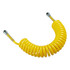 Gelber Luftspiralschlauch, spiralf�rmig, mit Metallanschl�ssen und Federverst�rkung.